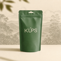 Sachet de café KÚPS Galesh sur un décor de hauts plateaux caféiers d’Éthiopie